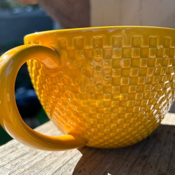 Dowan cup oversized 24oz textured bold bright sunflower yellow - Picture 6 of 6